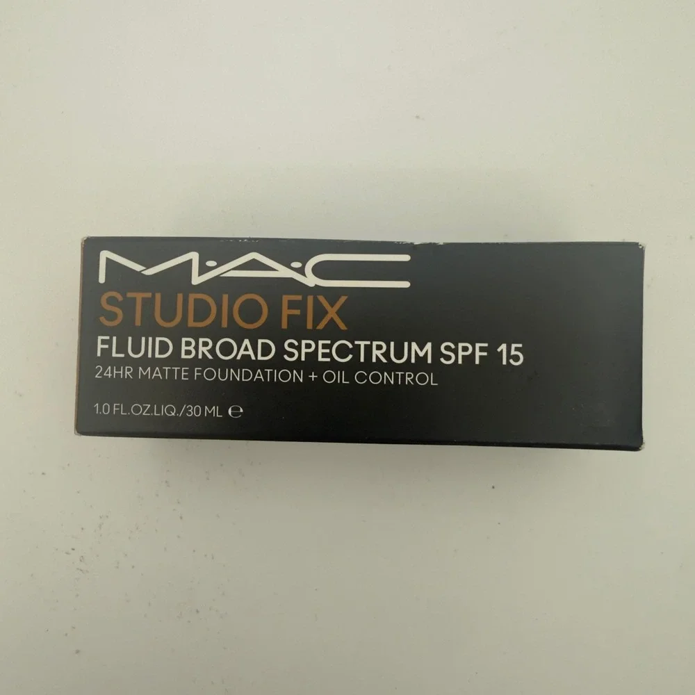MAC Studio Fix Fluid Matte Foundation SPF 15 NC45 1.0oz